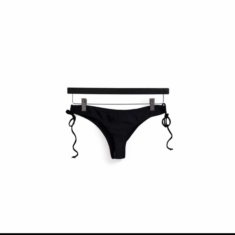 🌹FREE w/purchase NEW Bikini Bottom swim black fits medium tag size large